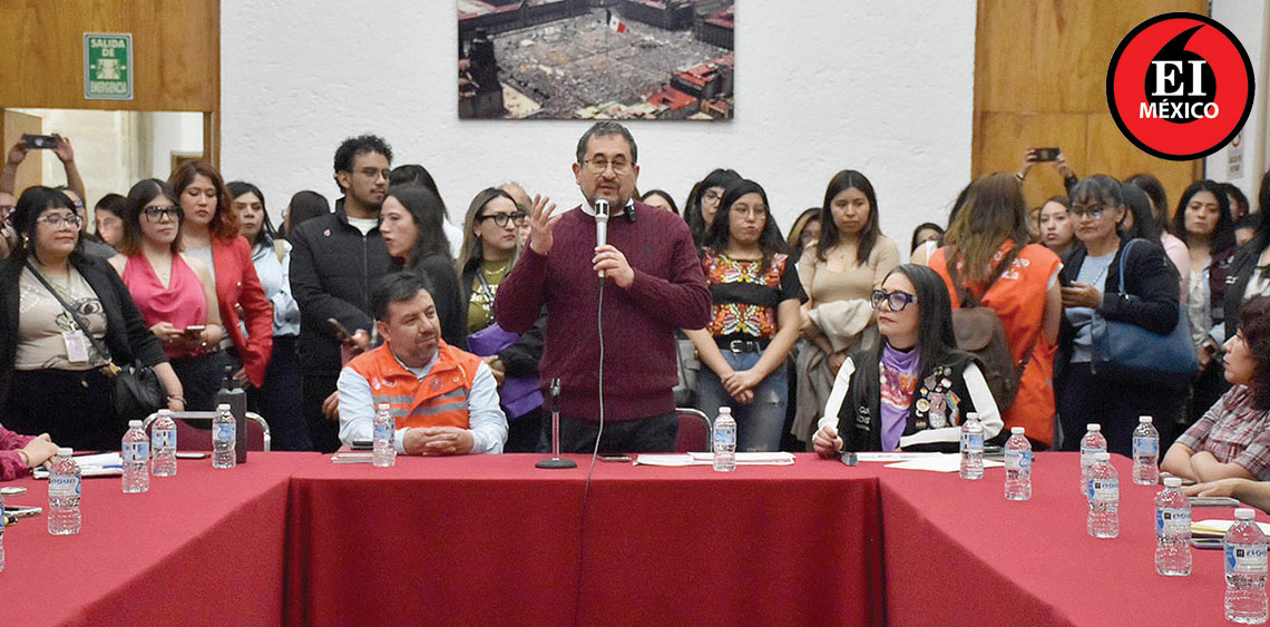 ElInformanteMX's tweet photo. Revisa @SeGobCDMX #protocolos para el #acompañamiento de la #movilización del #8M
Participarán entre 400 y 500 #ServidorasPúblicas de diversas #dependencias para garantizar el #diálogo, el acompañamiento y el ejercicio del #derecho a la #ProtestaSocial.
https://t.co/NiGkslONO7 https://t.co/yCMIEXTWur