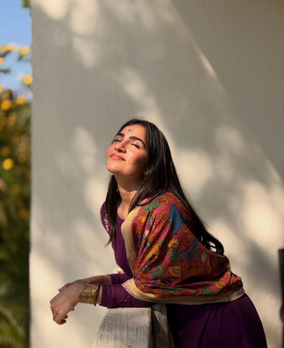 Girls look unbelievably adorable and graceful when they wear traditional dresses ❤️
