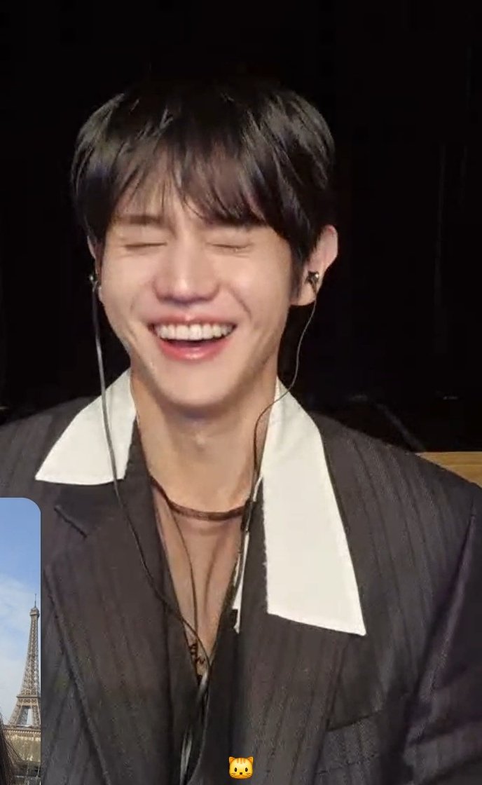 🅲🅾🅼🅴🆃 tweet media