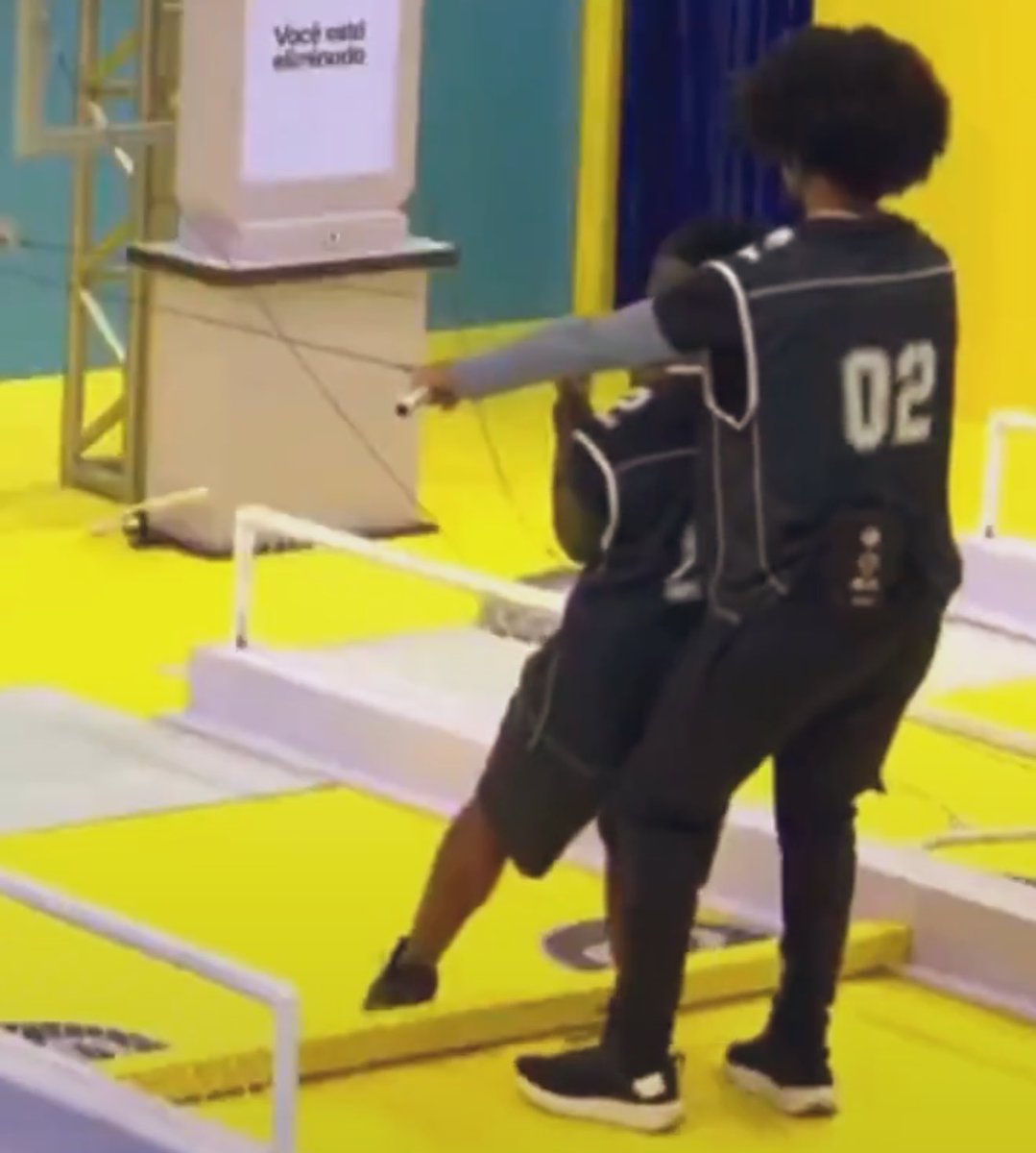 ⚠️ LEANDRO E BRENO TEM QUE SER DESCLASSIFICADOS⚠️

❌ Para equilibrar, no momento da passagem, o Boneco ultrapassou a área permitida! 

ESPALHEM O PRINT!!! 

REVISEM A PROVA #BBB26