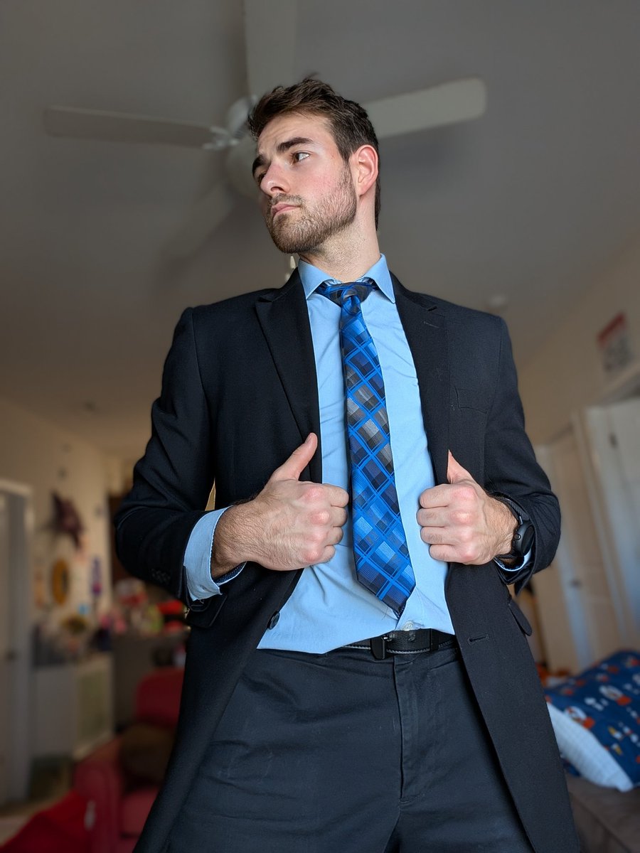 levi_mullis's tweet photo. Had to get fancy for work https://t.co/sjVCGoVPE7