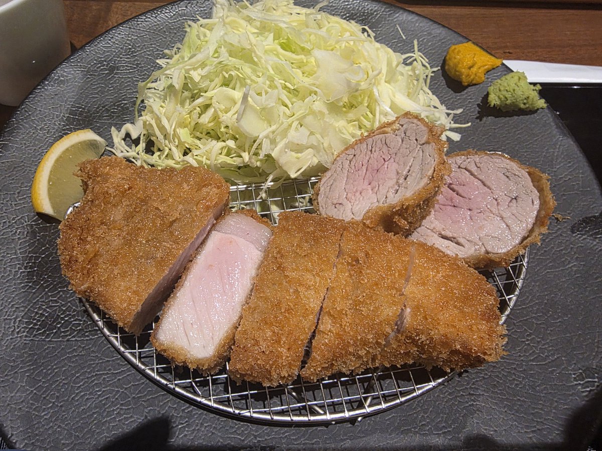 KYUHYUN_JP's tweet photo. いただきます🍴🙏 ことし、日本の最初のとんかつ https://t.co/F8Awd7vnUZ