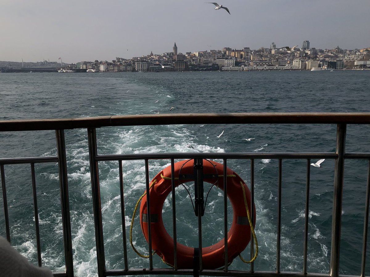 cisungrella's tweet photo. istanbulda yaşamaya ayıp olmasın diye ayda bir vapura binmek https://t.co/TdxaJguFcW