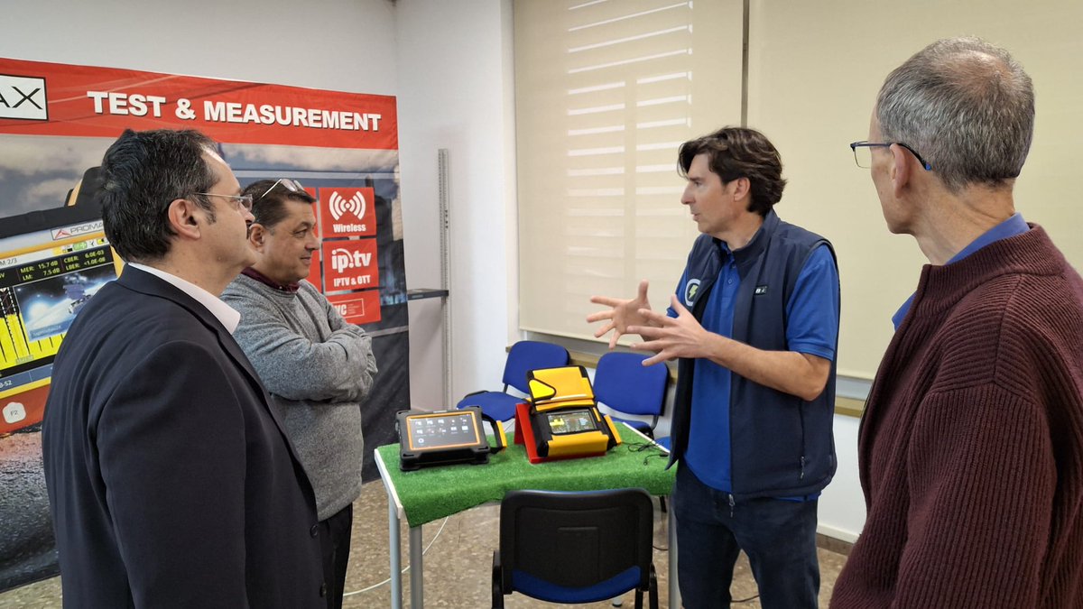 PROMAX_noticias's tweet image. ¡Gran visita de @DomoElectra en PROMAX! ⚡️
Manuel Amate conoce de primera mano nuestros medidores:
🔹 #TVEXPLORERNG: El medidor más universal.
🔹 #ATLASNG: Analizador #Broadcast de última generación.
¡Pasión por las telecomunicaciones! 🚀
#Instaladores #Telecom #FibraÓptica #Sat