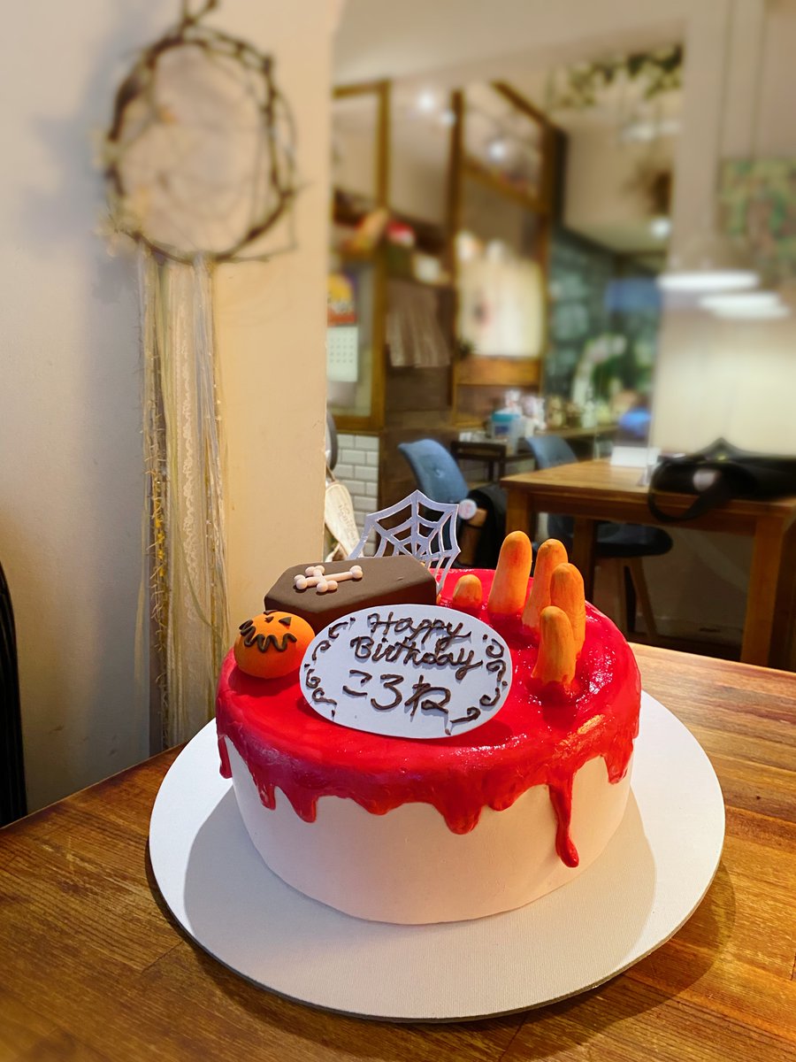 co_shih's tweet photo. EXPO Day3 ころねで参戦します🐶✨
 
こだわりポイント：
ころねの誕生日ケーキを手作りしました🎂
再現できるように、かなり時間をかけて作りました…！
EXPOで推しの姿になれるのが本当に幸せです🥹💛
 
アカウント名／シイ@co_shih 
  
#マリンに届けEXPOコス
#みてくれころさん
#hololivefesEXPO26 https://t.co/aEE9Xz06wl