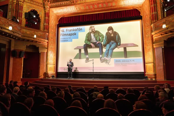 Canada en Hongrie tweet media