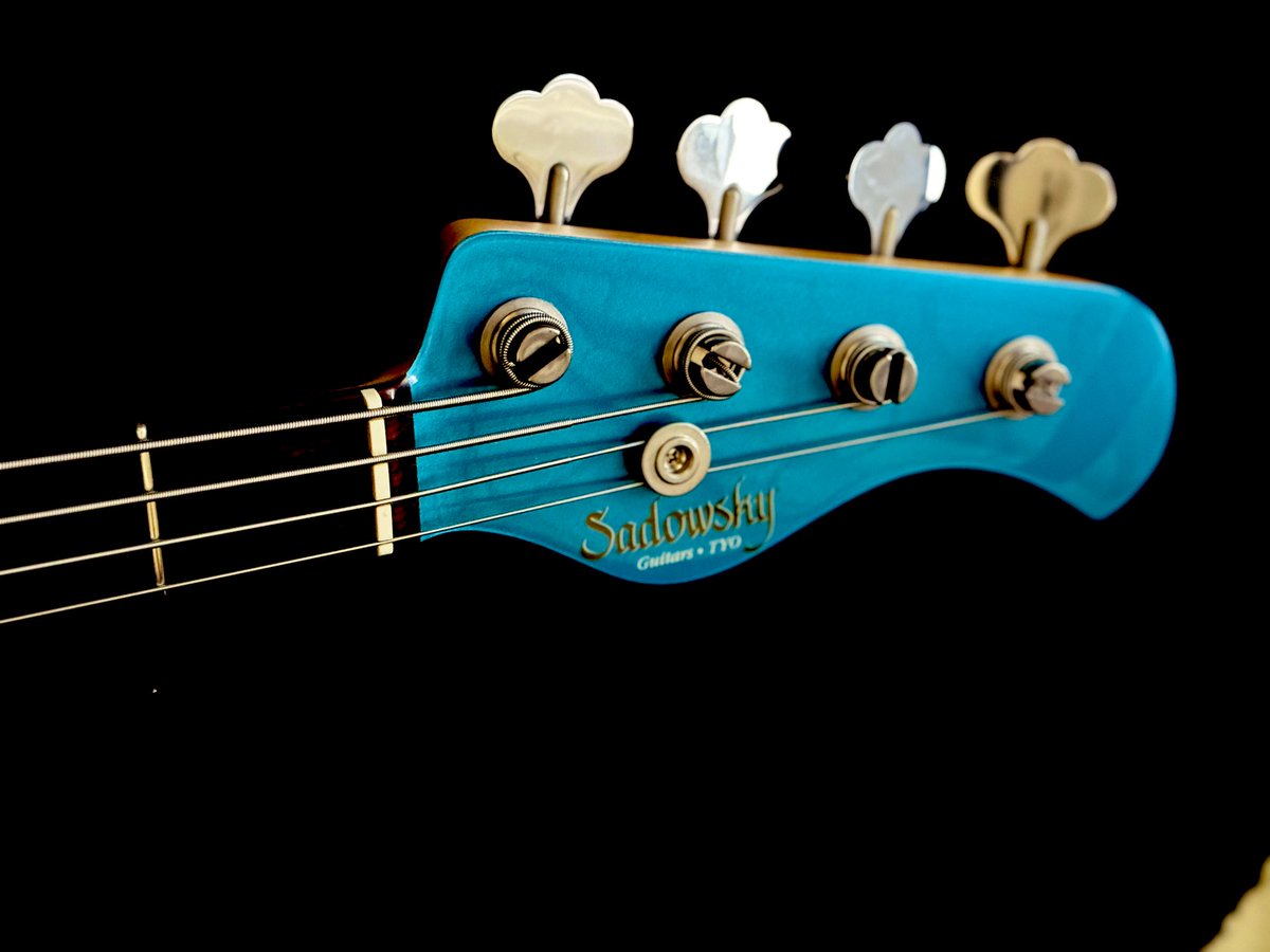 ヴァル tweet media