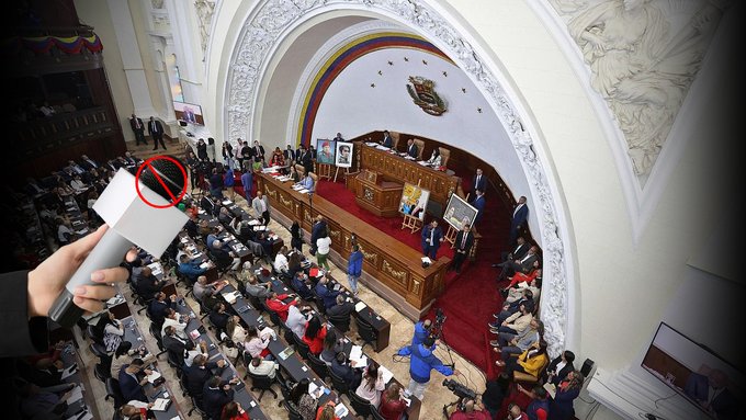 eldiario's tweet photo. #3Mar | La ONG Espacio Público registró 27 detenciones en el país durante febrero y afirmó que periodistas, reporteros y medios de comunicación fueron “las principales víctimas”.
Asimismo, detalló que en los dos primeros meses de 2026 se han documentado un total de 68 violaciones a la libertad de expresión.
“La intimidación y la censura representaron más del 80 % de las violaciones documentadas durante el mes de febrero, lo que se traduce en un total de 23 casos”, indicó la organización.