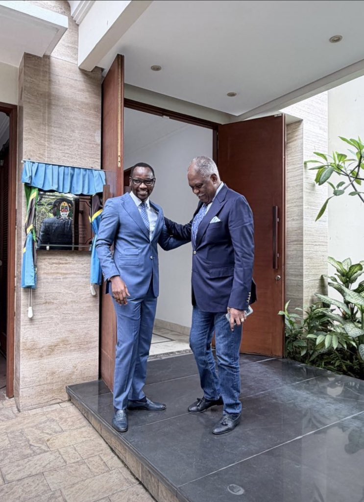 rutaraka's tweet image. 🇹🇿🇦🇴🇮🇩

Early today in Jakarta, #Tanzania’s Ambassador to Indonesia, Hon. Macocha Moshe Tembele, received Hon. Amb. Florêncio De Almeida, #Angolan Ambassador to Indonesia when he paid a courtesy visit to the Tanzania House.