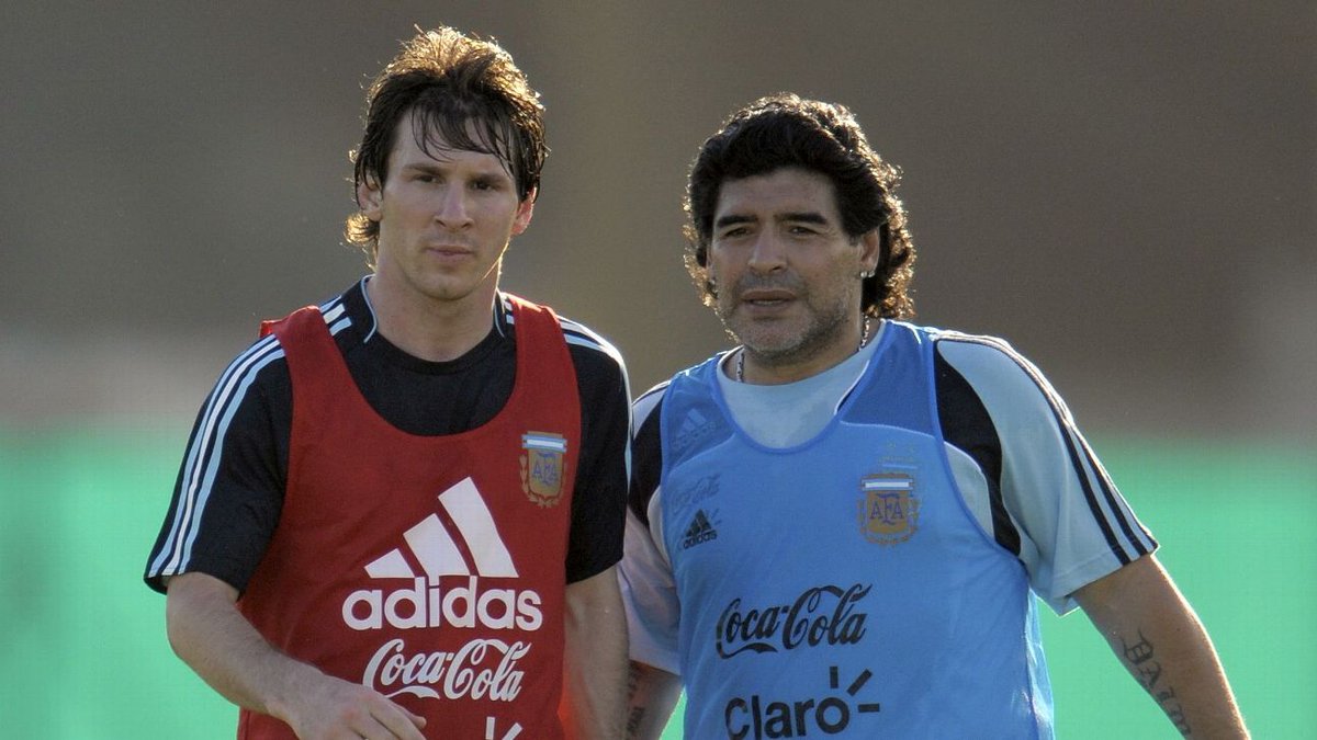 Me parece despreciable que usen a Messi para pegarle a Maradona, o a Maradona para pegarle a Messi. Los argentinos tuvimos el privilegio de tener a los dos mejores futbolistas de la historia, y en lugar de disfrutarlos, generamos grietas innecesarias.