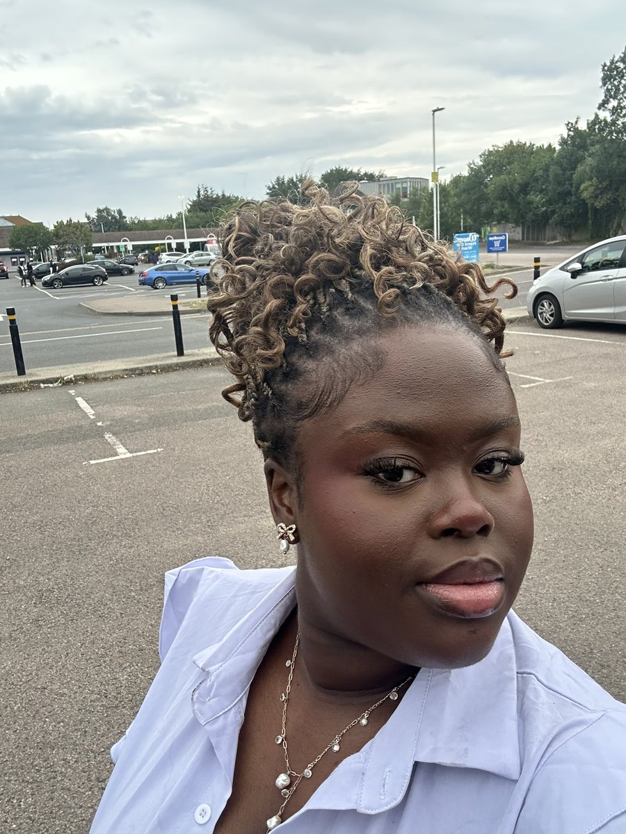 Afia ᥫ᭡ tweet media