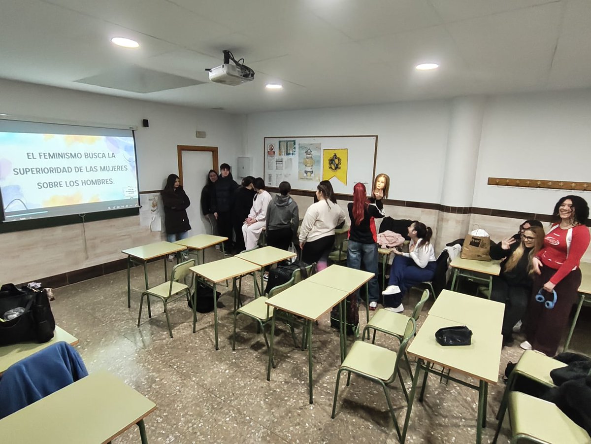 centrojorbalan's tweet photo. Hoy conmemoramos el Día Internacional de la Mujer a través de una actividad para analizar la situación actual del papel de la mujer en nuestra sociedad

#jorbalan #díadelamujer #8m https://t.co/TT1HCDZA0L