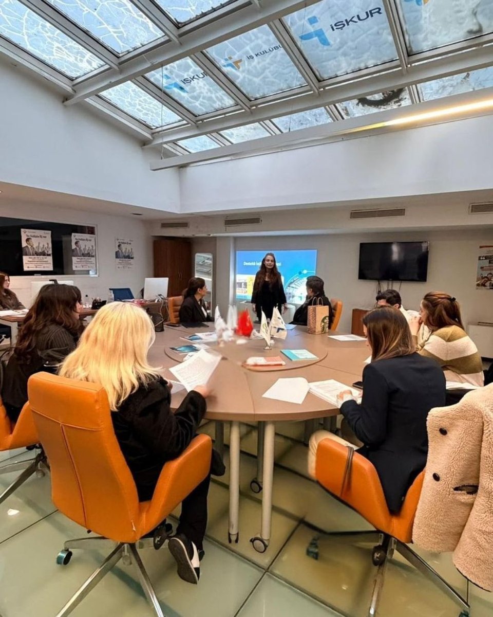 İstanbul Çalışma ve İş Kurumu İl Müdürlüğü Beyoğlu Hizmet Merkezimiz tarafından işverenlere "Destekli İstihdam Projesi" hakkında bilgilendirme toplantısı gerçekleştirildi.

#Destekliİstihdam
#MeslekDanışmalığı
#KariyerPlanlama