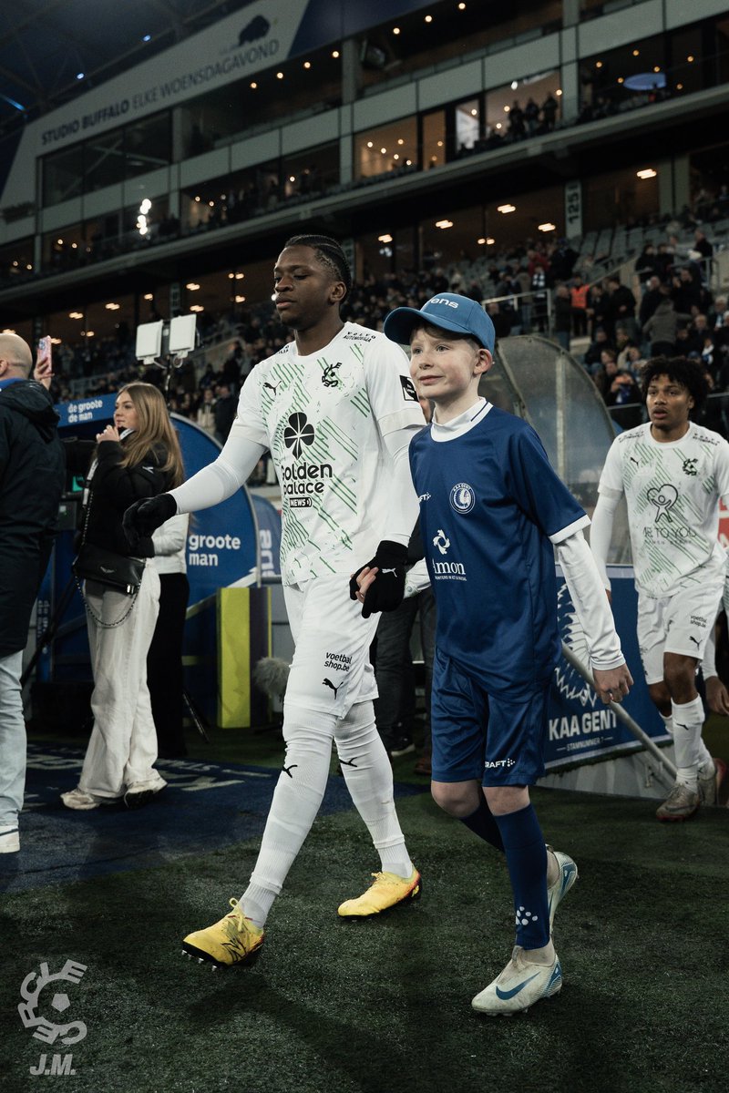 CercleBruggeNWS's tweet photo. 🟢⚫️ Update: Cercle want €6–8M for Flávio Nazinho, as per @plettigoal. 🚨🇵🇹 

Stuttgart consider that too high but remain very interested. The fee is in line with what Real Betis were willing to pay last summer. https://t.co/9FY8HqKInb
