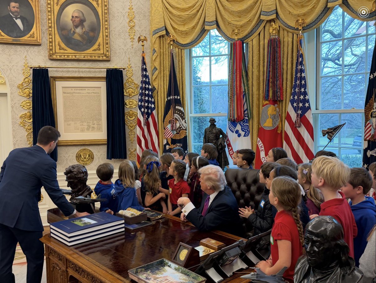 SebGorka's tweet image. And then President @realDonaldTrump asked the class if they wanted to see the Declaration of Independence! 
@WhiteHouse