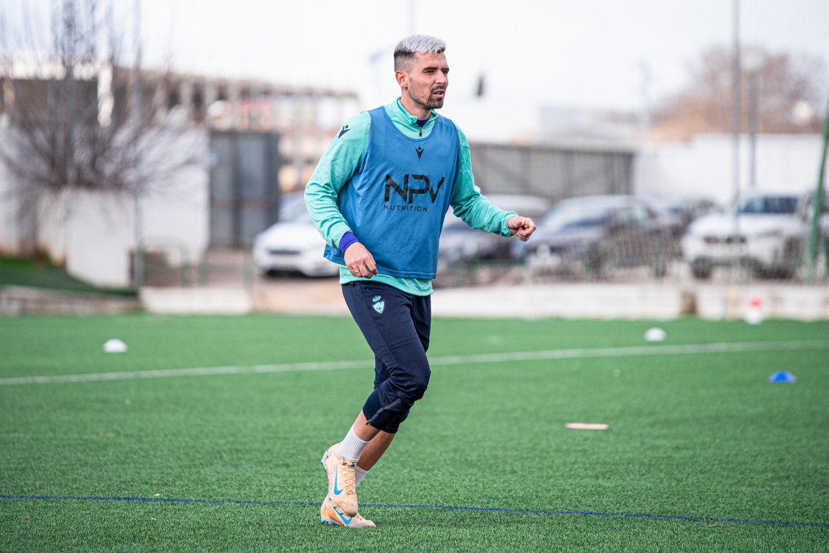 RealJaenCF's tweet image. Preparando el derbi a cada detalle 💪⚽

#entrenamiento #RealJaén2526