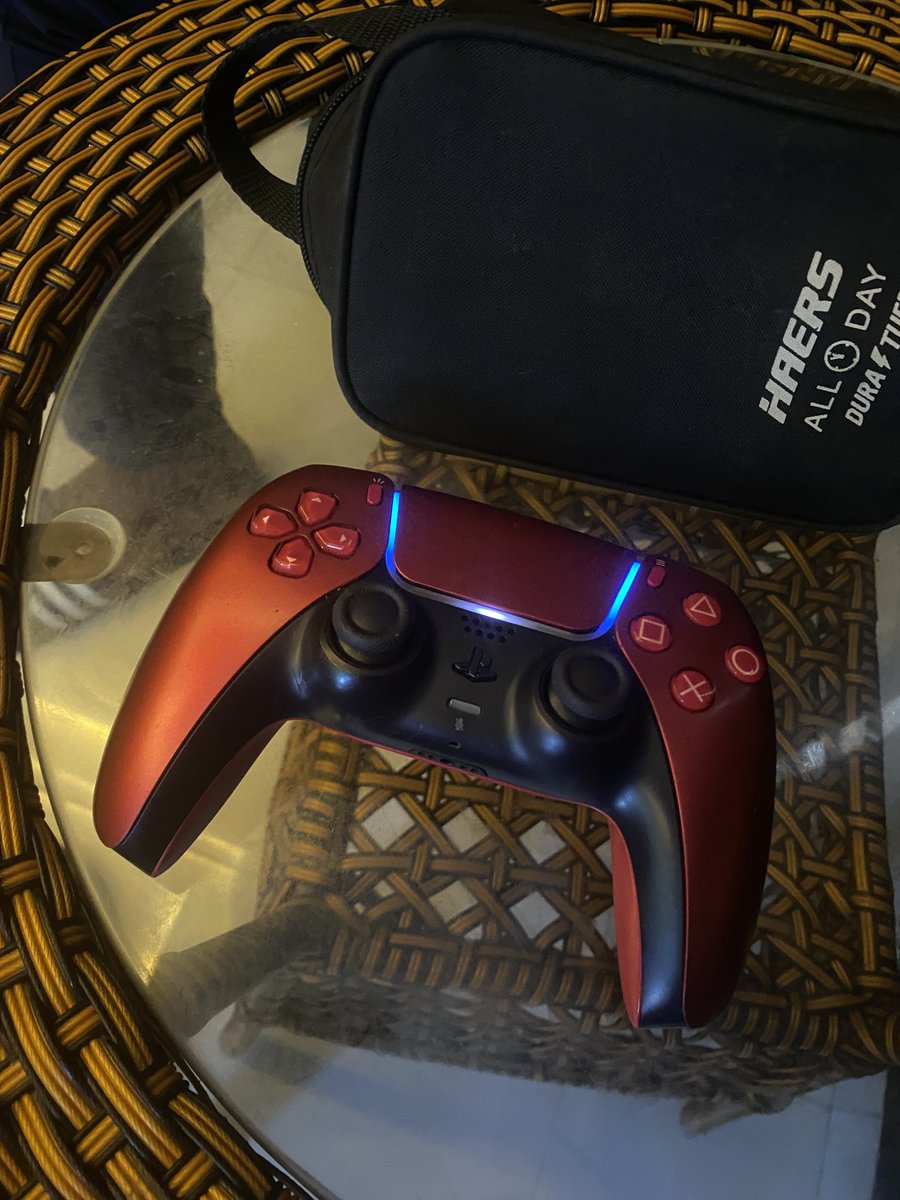 Ps5 controller 
For SALE
LAGOS
09167638958
Price:75k