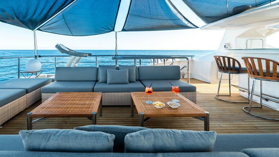 sytreports's tweet photo. ⚓️ NEW TO MARKET: 49m AMTEC explorer yacht R23 for sale

The 49-metre AMTEC explorer yacht R23 has entered the market in a joint central agency with Giulio Riggio of @FraserYachts and Isabella Moncada of Moncada.

📌Read: https://t.co/wf4BWqvBbe
#AMTEC #AMTECyacht #exploreryacht