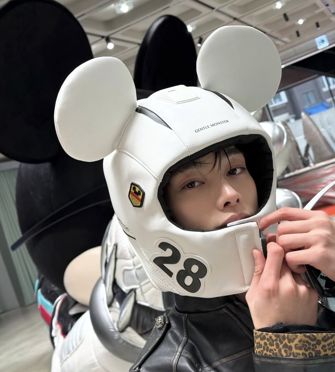 HNBi2y's tweet photo. ハンビンとジェントルモンスターかっこよすぎるーーーー😭😭😭✨✨✨ https://t.co/hRNu2XMB6n