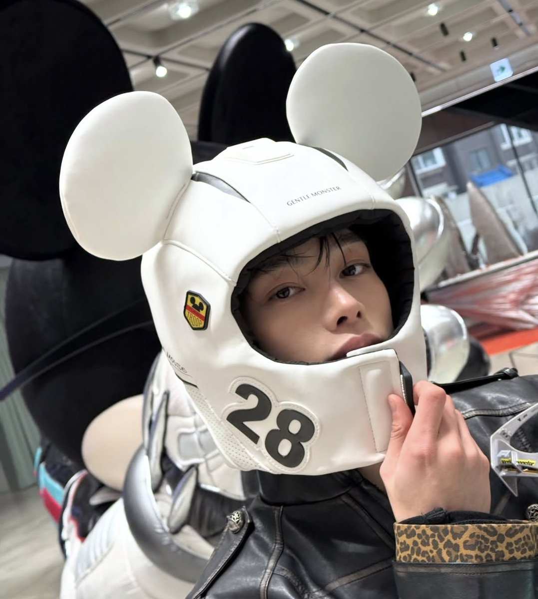 HNBi2y's tweet photo. ハンビンとジェントルモンスターかっこよすぎるーーーー😭😭😭✨✨✨ https://t.co/hRNu2XMB6n