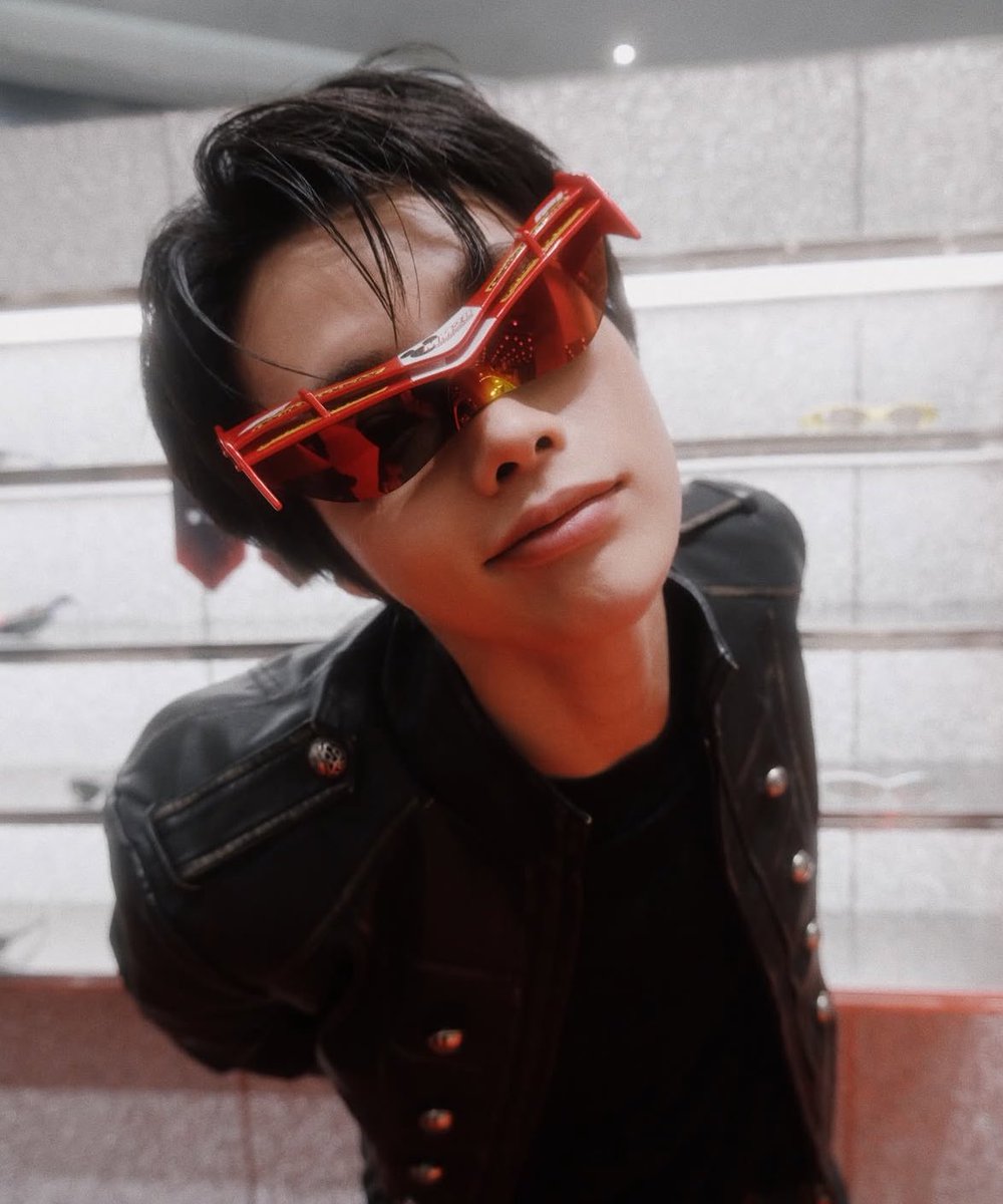 HNBi2y's tweet photo. ハンビンとジェントルモンスターかっこよすぎるーーーー😭😭😭✨✨✨ https://t.co/hRNu2XMB6n