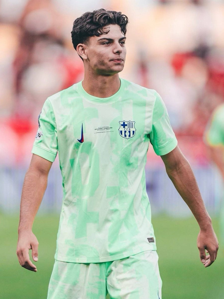 🚨🎙️| Hansi Flick: “When I watch Xavi Espart play (in training), I like his confidence on the ball. He reminds me of Philipp Lahm.” #fcblive 🤩🔥