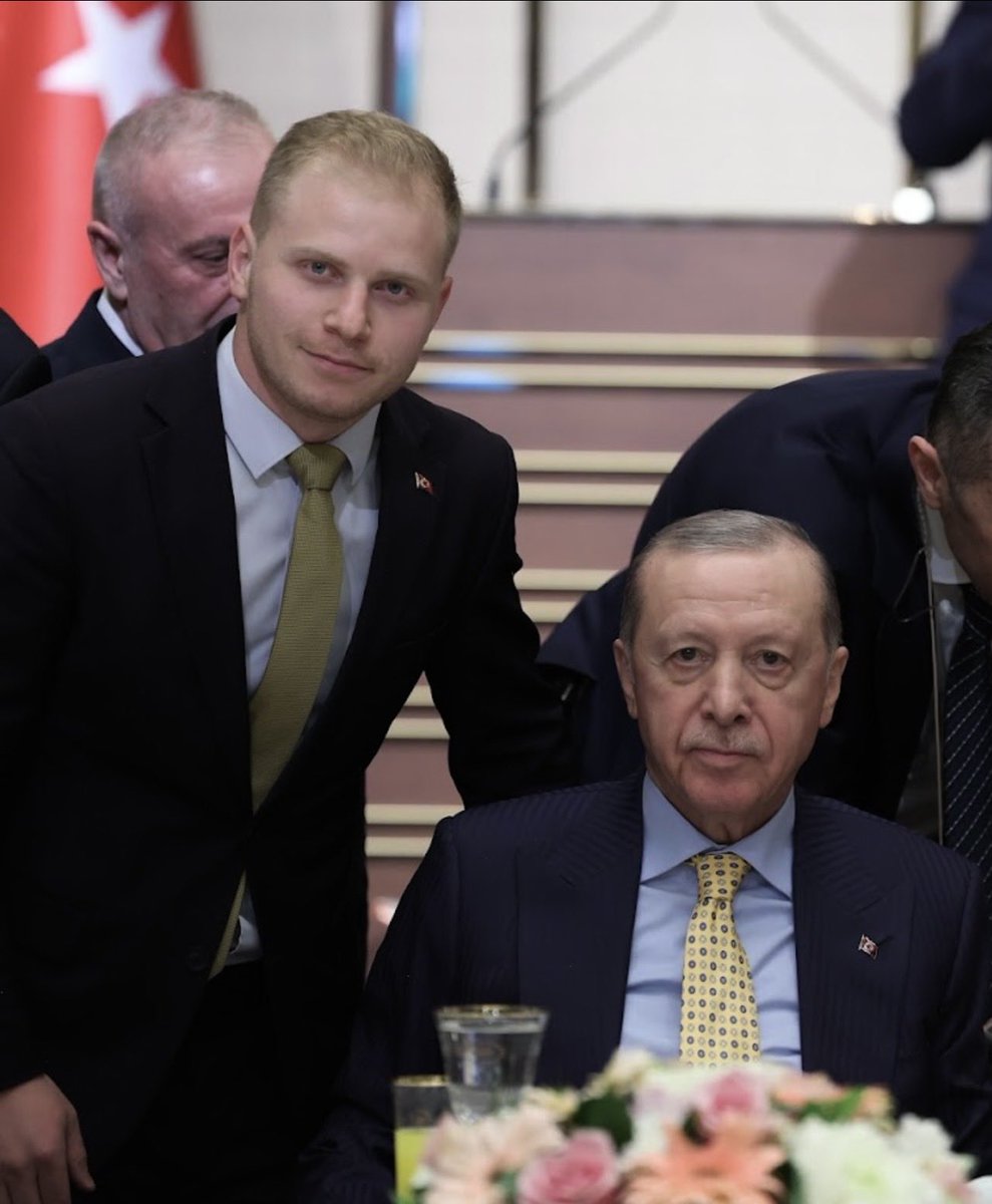 sametarslantrk_'s tweet photo. Milletine adanmış bir ömür, güçlü bir liderlik. @RTErdogan 🇹🇷
Cumhurbaşkanımız Sayın Recep Tayyip Erdoğan ile aynı karede. https://t.co/fVhtGI7kf9