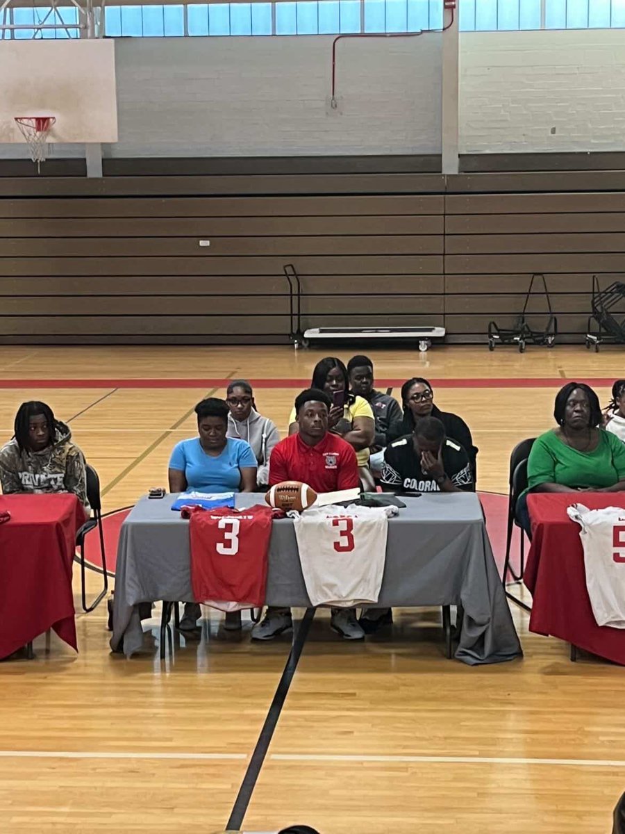 Lucy C. Laney Football tweet media