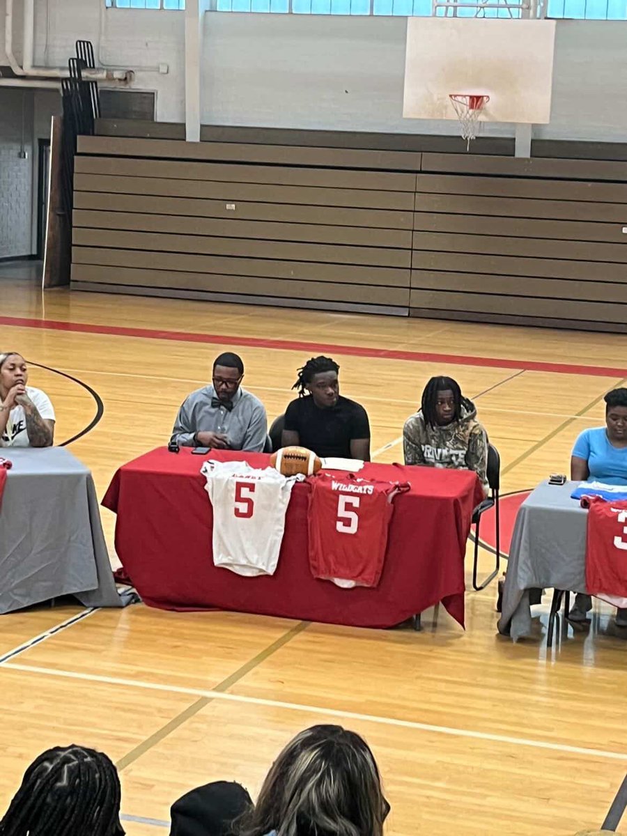 Lucy C. Laney Football tweet media