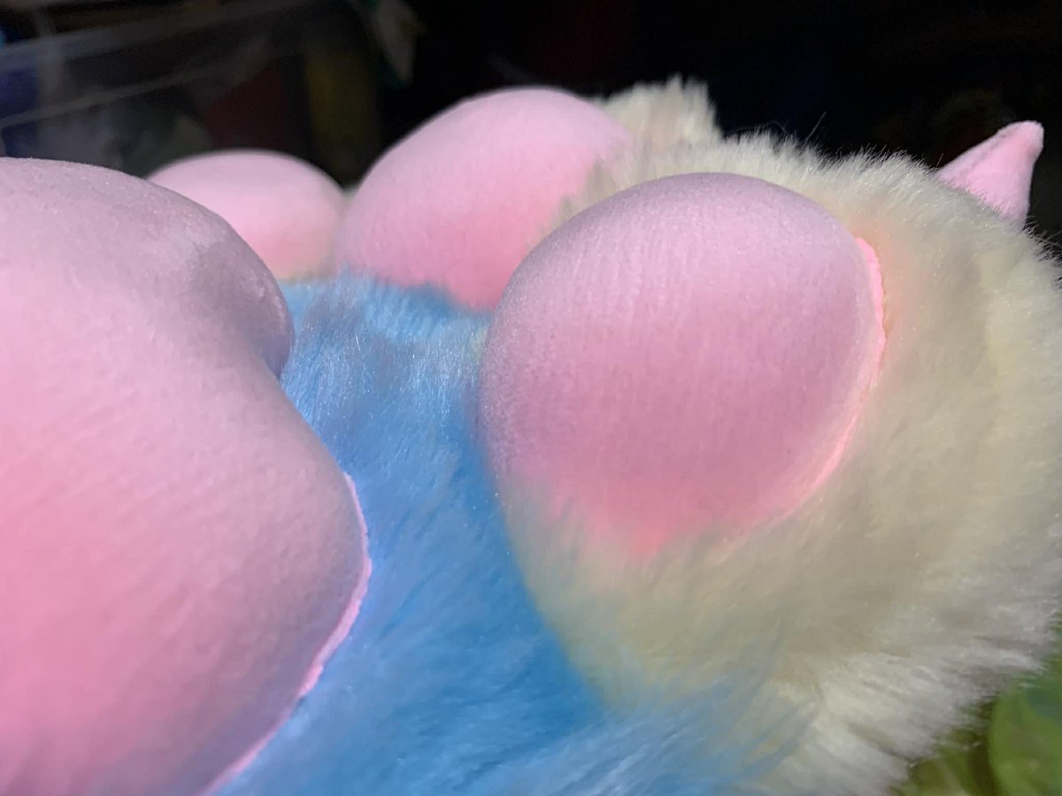 Philippines fursuit maker with moving Jaws! tweet media