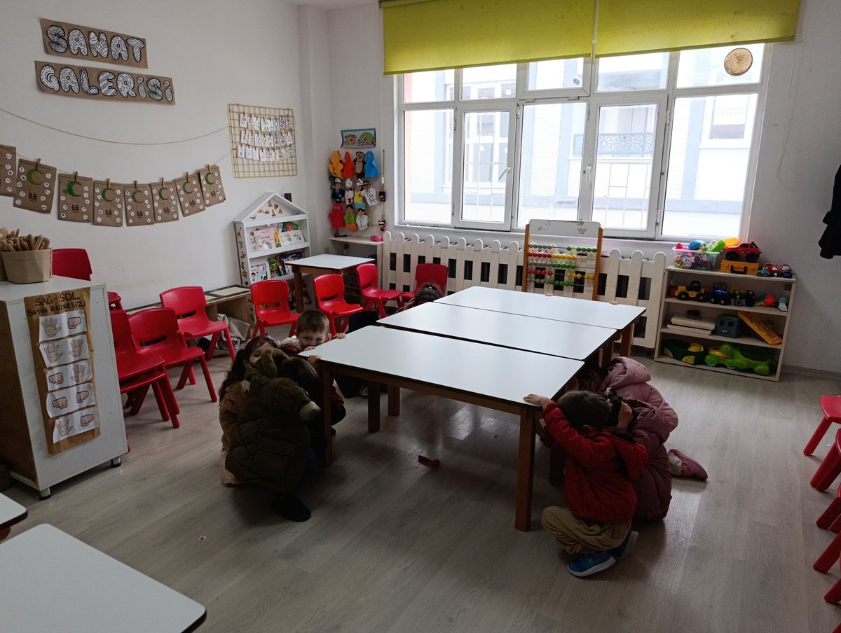 AnaokuluVedat's tweet photo. Ögrencilerimizin afetlere karşı bilinç kazanması amacıyla okulumuzda deprem tatbikatı gerçekleştirildi. "Çök-Kapan-Tutun" hareketini ögrenerek güvenli şekilde sınıflarını tahliye ettiler.
@tekirdagmem  
@drazizyeniyol 
@spasamem59 
@FahriKIRMIZI 
@LtfiyeSertdamar https://t.co/GYbUmF3Lad