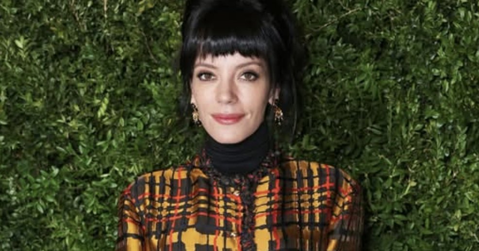 Mirror Weird News tweet media