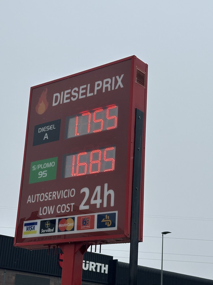 antican's tweet photo. Prezzi carburante oggi in Spagna ad un distributore no marca #IranWar https://t.co/OGXqr58vqr