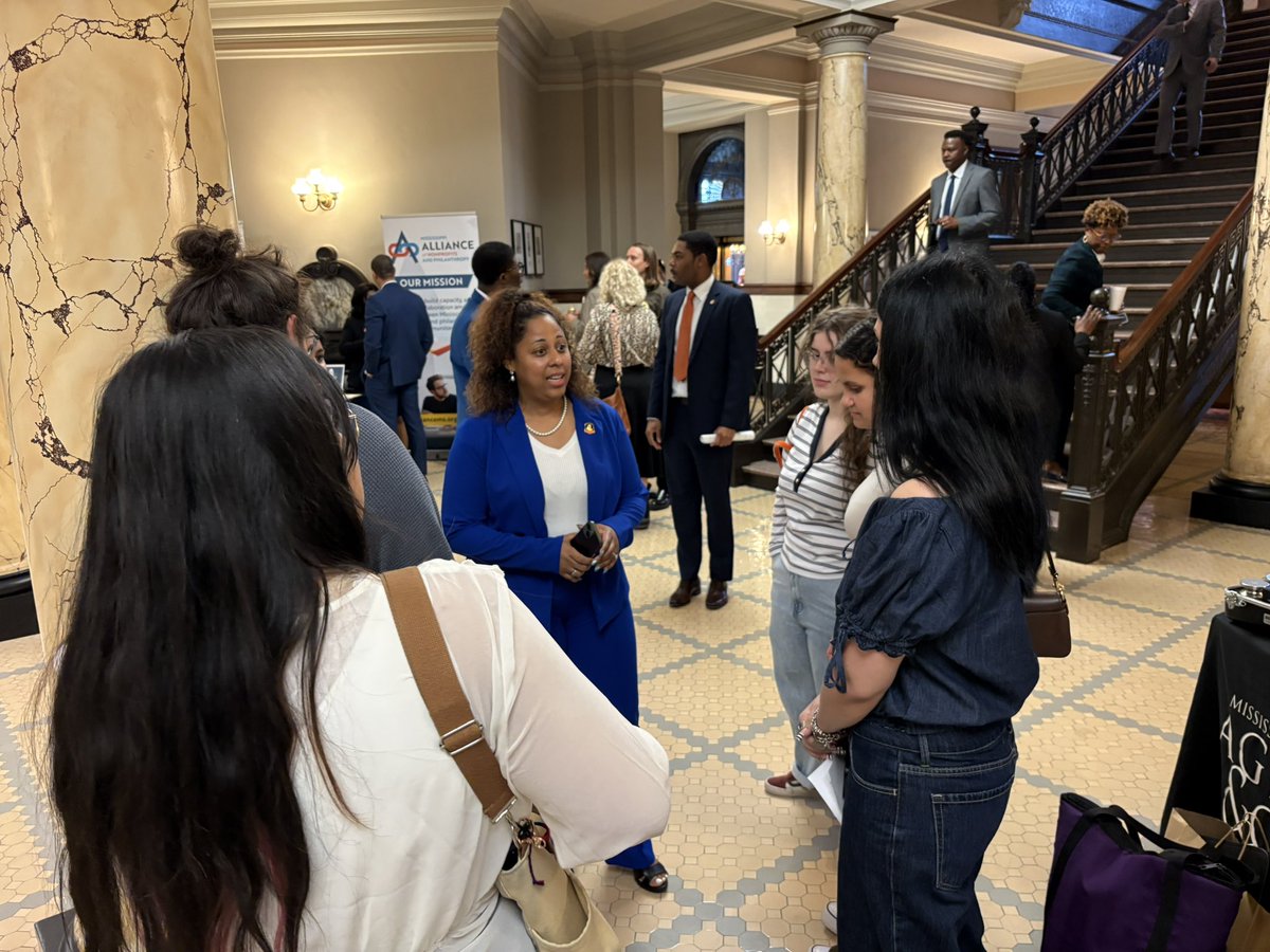 NathanRShrader's tweet photo. Yesterday our Politics of the Civil Rights Movement class was recognized & introduced from the floor of the Mississippi House of Representatives during our State Capitol visit. Thanks to Representatives Zakiya Summers, Justis Gibbs, @otislanthony, & @fondrenj10 for spending time with us! @NECPolitics @NewEngCollege #MSPolitics #NHpolitics #civilrights