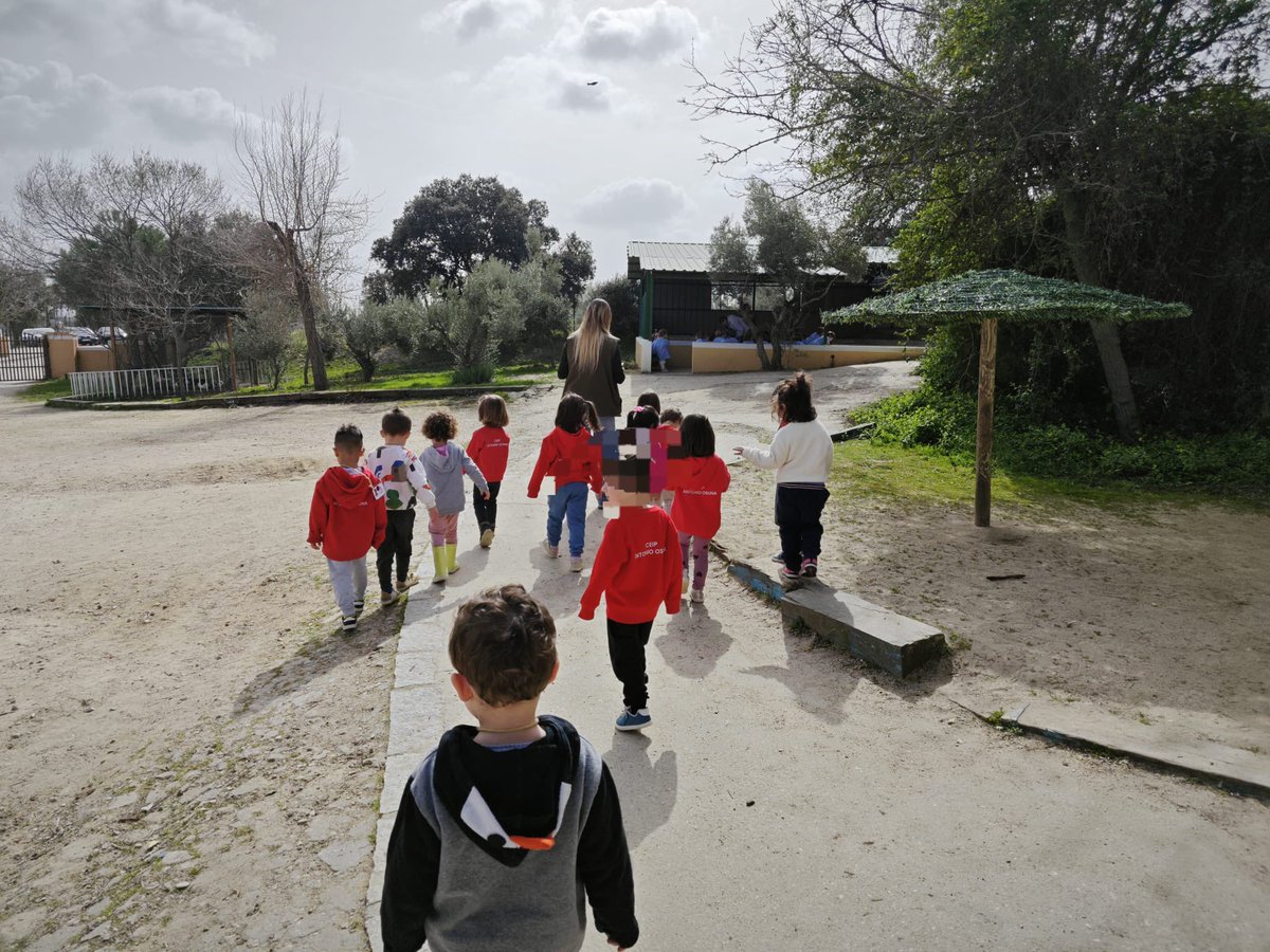 ceipantoniosuna's tweet image. ¡Un día inolvidable en la granja! 🌿🐓🐐
Nuestros peques de 2-3 años, 3, 4 y 5 años, junto al aula espiral 🌀, han disfrutado de una maravillosa jornada en la granja Giraluna.

#ExcursiónEscolar #AprenderEnLaNaturaleza #GranjaEscuela #EducaciónInfantil #colegioantonioosuna