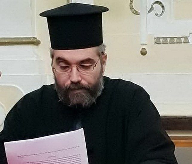 Зоран Деврња, свештеник у цркви на Калемегдану и професор на Православном богословском факултету, наредио је данас да се издања Библоса (издавачке куће у којој радим) избаце из факултетске књижаре.
Веровали смо да се оно што се догађало 1933. у нацистичкој Немачкој неће