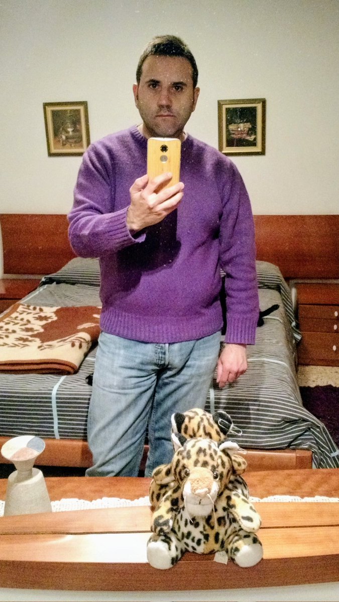 skaps's tweet image. Fa 10 anys, més jove i prim 🤦🏻‍♂️🤣🤣💜 i amb un #MotoX de fusta que molava moltíssim