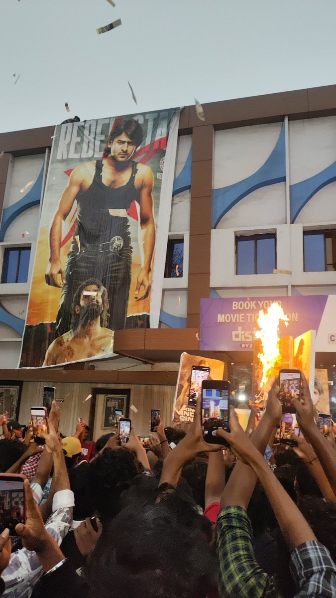 Vizag Kumar 💫 fan of Rebel ⭐ Prabhas 😎 tweet media