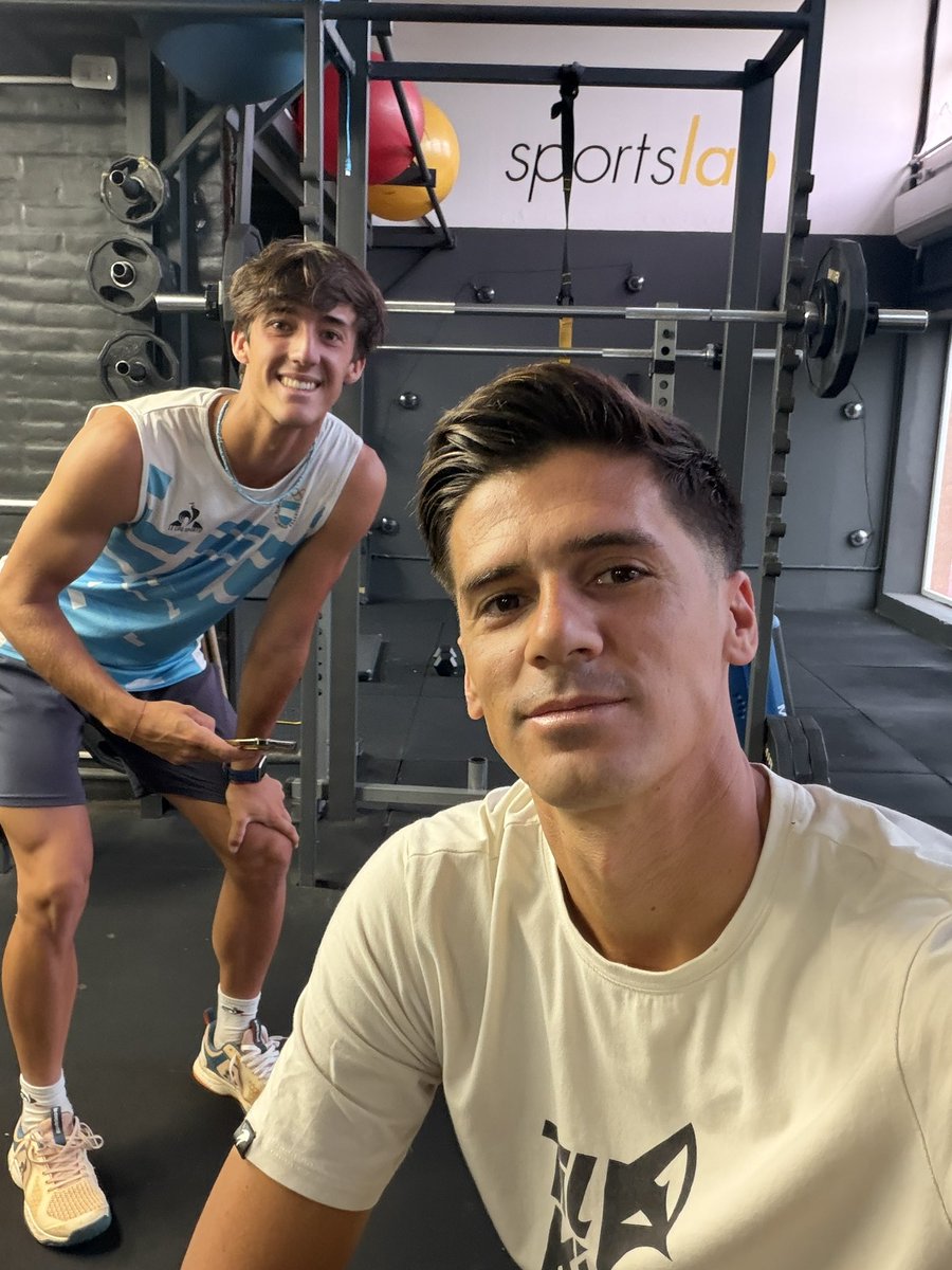fedeecoria's tweet photo. El futuro del tenis argentino, ágil, explosivo, buena lectura de juego, nos va a dar muchas alegrías y al lado @ValuGaray2 https://t.co/5Ux3vs8Or8