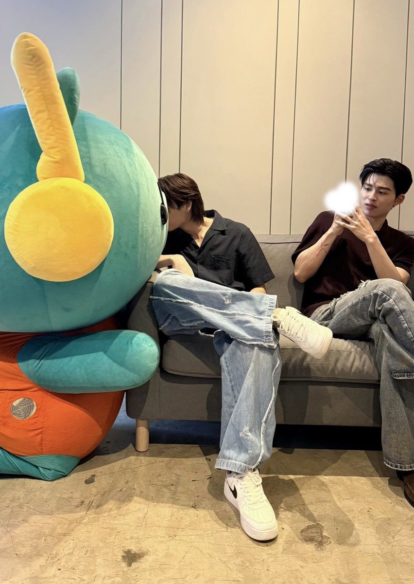 ฉันเอ็นดูภูวินทร์มากๆ คือต่อหน้าทุกคนคือฮีชอบแกล้งเพิ่มพูน เดี๋ยวขู่นั่นนี่ให้เด็กกลัว เดี๋ยวจับลึกๆ หยุมจั๊กจี๋ให้เด็กร้อง  คนอ่อนโยนคือท่าน ส่วนพ่อพ่อนี่ความซนความขี้แกล้งจะแซงลูกแล้ว

 แต่พอหลังกล้อง ฮีมีมุมที่แบบ เดี๋ยวแอบหอมลูกเบาๆ จุ้บลูกเบาๆ เป็นคุณพ่อที่อ่อนโยนมาก