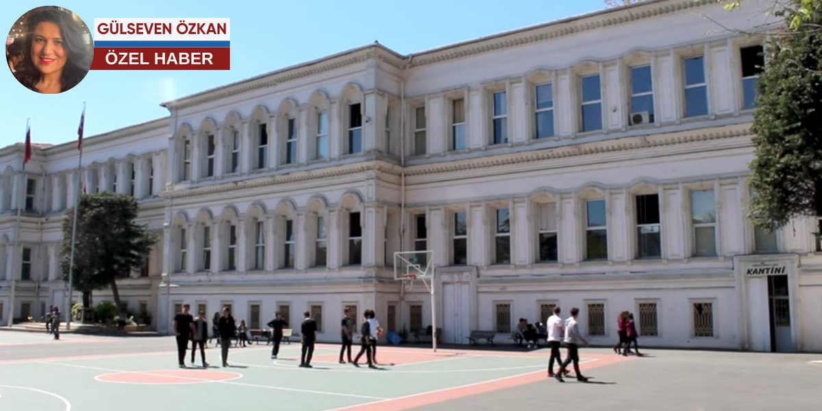 kisadalgamedya's tweet photo. 📌Araştırma ortaya koydu: Öğretmene şiddetin arkasında ne var?

🔺Liselerdeki öğretmen şiddetini araştıran Başkent Üniversitesi çalışması, tablonun ağırlığını rakamlarla değil bizzat öğretmen sözleriyle ortaya koyuyor:

🗣️Öğrenciden öğretmene: “Sen benim kim olduğumu biliyor musun? Emniyet müdürü, savcı benim çok iyi tanıdığım olur. Seni evinden aldıracağım."

🗣️"Okul bahçesinde bir öğretmeni dövmeye kalkma ve öğretmene saldırma olaylarına şahit oldum."

🔺Araştırmaya göre şiddetin arka planında aile içi sorunlar, sosyal medya, ekonomik eşitsizlikler ve eğitim sistemindeki yapısal sorunlar yer alıyor.

🔺Sınıf içinde sözel tahrik, hakaret, tehdit ve manipülasyon öne çıkan davranışlar arasında. Öğretmenler bir de dijital alanda hedef alınıyor; sosyal medya üzerinden itibarları zedeleniyor.

🔺Öğretmenler sistemi işaret ediyor:

🗣️"Milli Eğitim Bakanlığı, rehberlik servisleri, sosyal hizmetler, emniyet ve sağlık kuruluşları arasındaki iş birliği istenilen düzeyde değil."

🗣️"Neredeyse hiçbir okulda okul-aile birliğinin hükmü yok."

Gülseven Özkan'ın (@GulsevenOzkan ) haberi...

https://t.co/1TXiCLfCqE