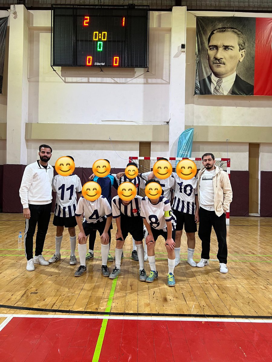Oynadıkları son maçı kazanarak Şanlıurfa'da tüm ilçeleri kapsayan turnuvalarda çeyrek finale kalan futbol takımımızı ve öğretmenlerimizi kutluyor, sonraki maçlarda başarılar diliyoruz.🎉
<a href="/tcmeb/">Millî Eğitim Bakanlığı</a> 
<a href="/sanliurfammem63/">Şanlıurfa İl Milli Eğitim Müdürlüğü</a> 
<a href="/HaliliyeMem/">Haliliye İlçe Milli Eğitim Müdürlüğü</a> 
<a href="/MustafaCDR1/">Mustafa CİDİR</a>