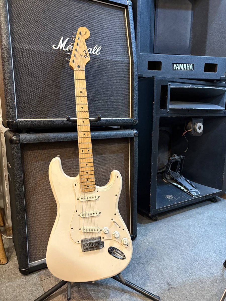 studio9069's tweet photo. GIVEのレンタル用ギターが
某シンガーさんの
撮影に使われまーす🎸
さて… どれが選ばれるのでしょう😎

#スタジオGIVE
#音楽スタジオ 
#シンガー 
#撮影 
#墨田区菊川 https://t.co/MKyKXrGMUG