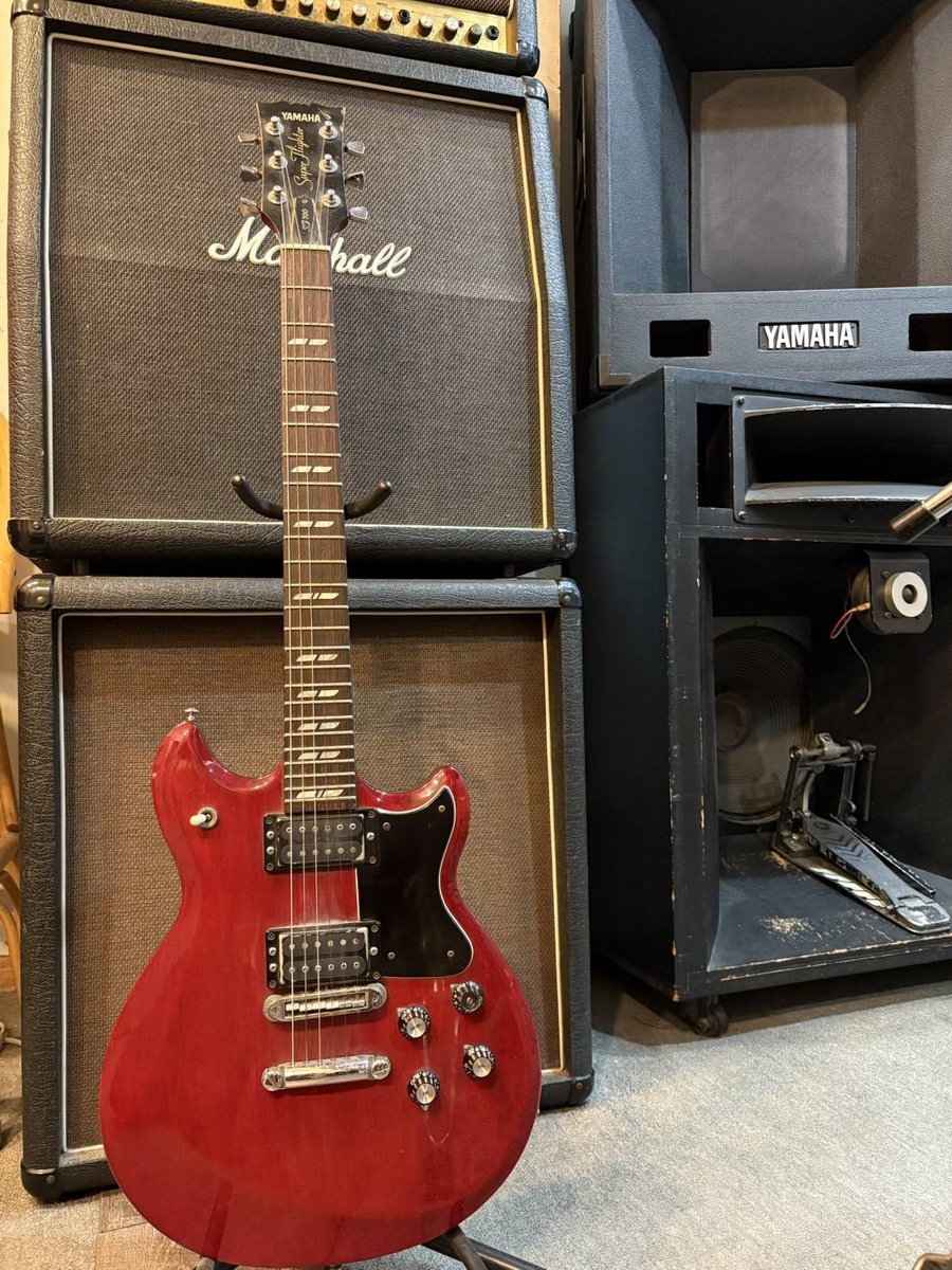 studio9069's tweet photo. GIVEのレンタル用ギターが
某シンガーさんの
撮影に使われまーす🎸
さて… どれが選ばれるのでしょう😎

#スタジオGIVE
#音楽スタジオ 
#シンガー 
#撮影 
#墨田区菊川 https://t.co/MKyKXrGMUG