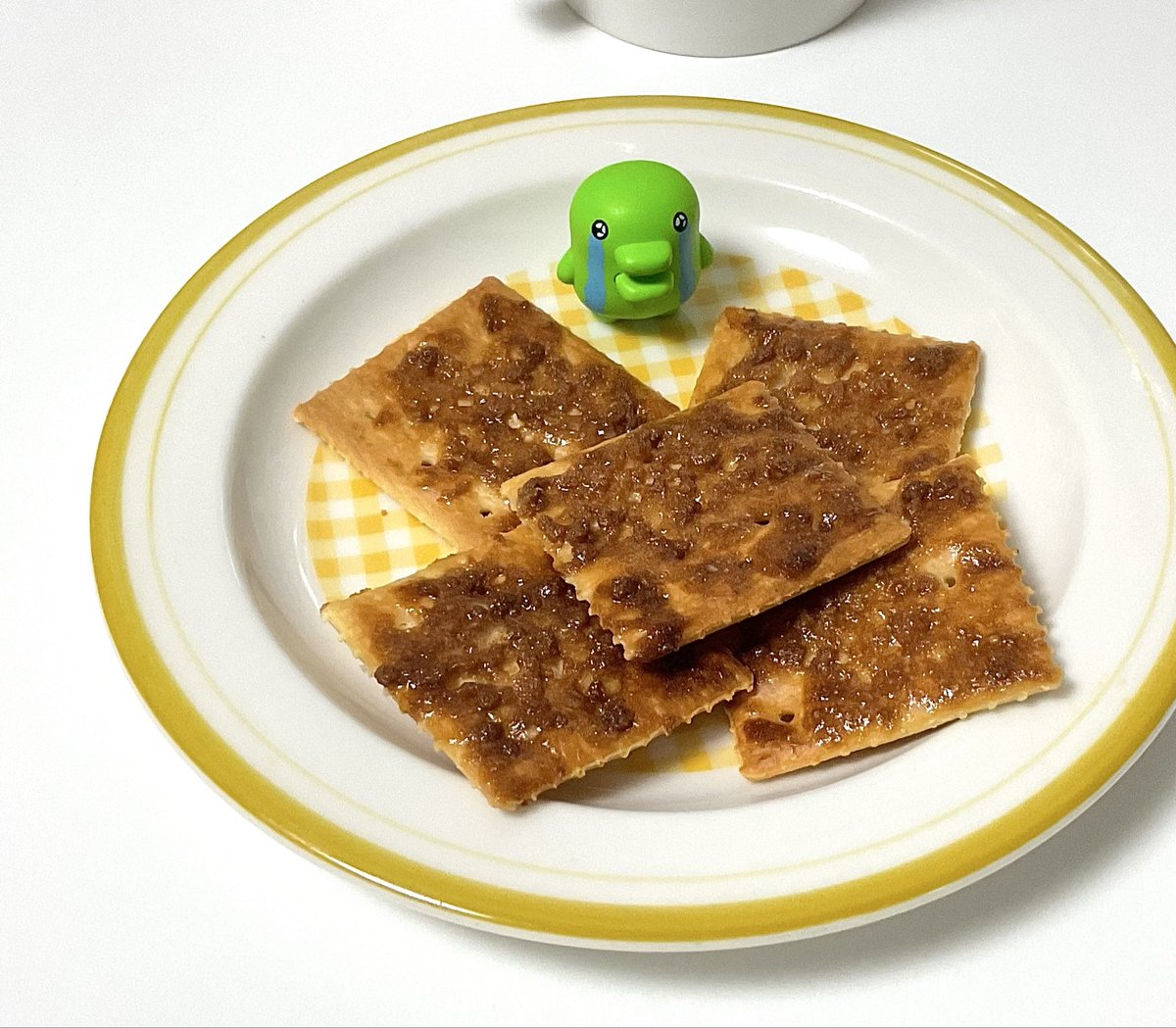 참크래커에 메론빵 스프레드 발라서 꾸웟는데
참 맛있네요 , ,