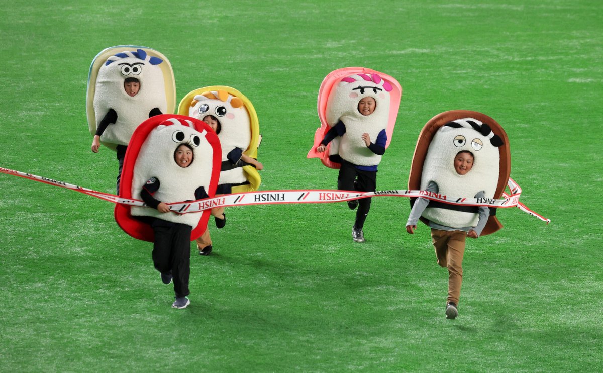 fukudasun's tweet photo. #WBC
侍���ャパン13－０台湾（7回コールド）
侍０10３ ０００ ０＝13
台０００ ０００ ０＝０
【侍】山本（158）藤平（151）宮城（153）北山（156）曽谷（152）
※大谷＝右二塁打、満塁弾、右前適時打、一直
※国際すしレースは昨季国内最多勝利のアナゴが勝って2勝目
https://t.co/pXymUQuR9m https://t.co/xCWULyMCc8