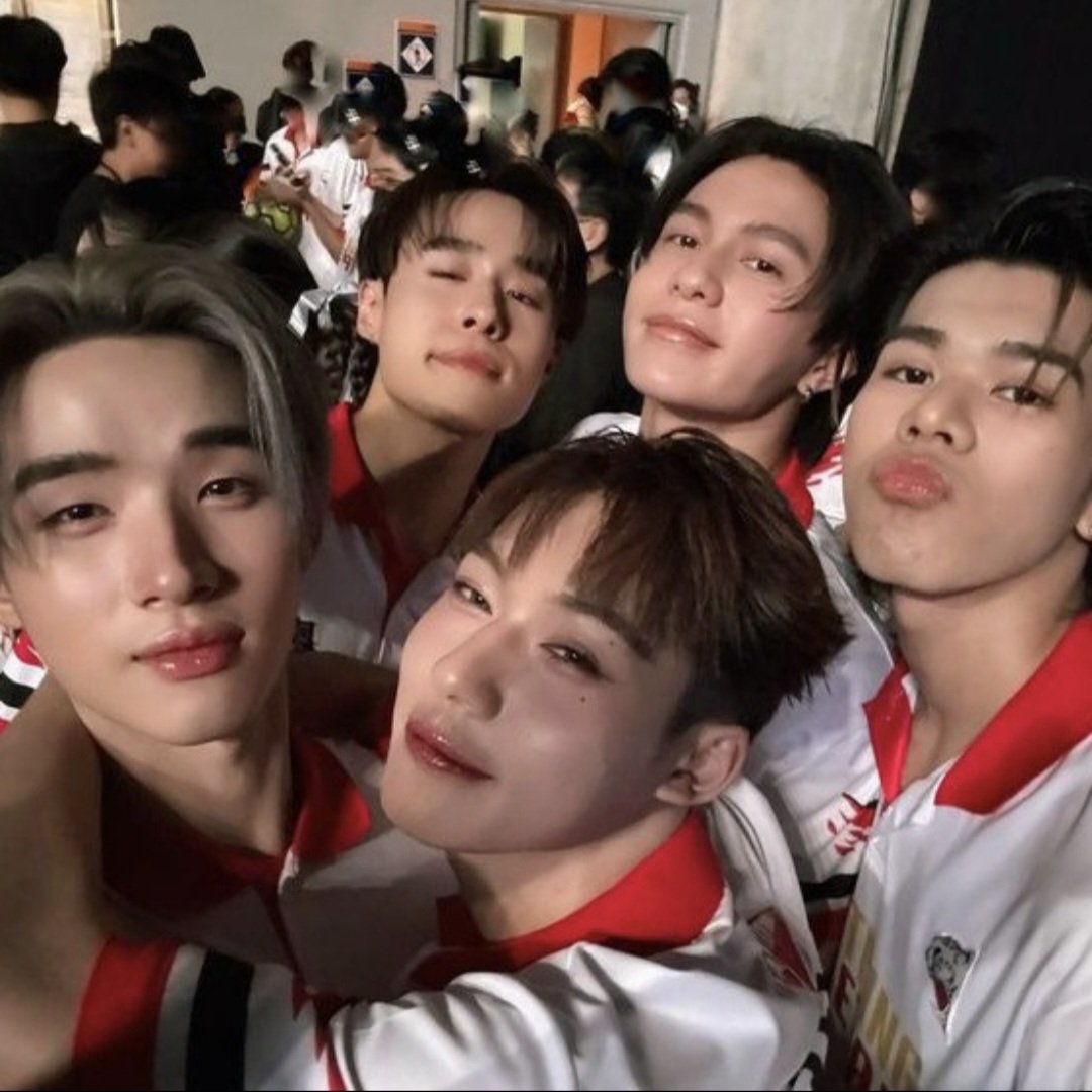 maddie 🍓🍷 tweet media