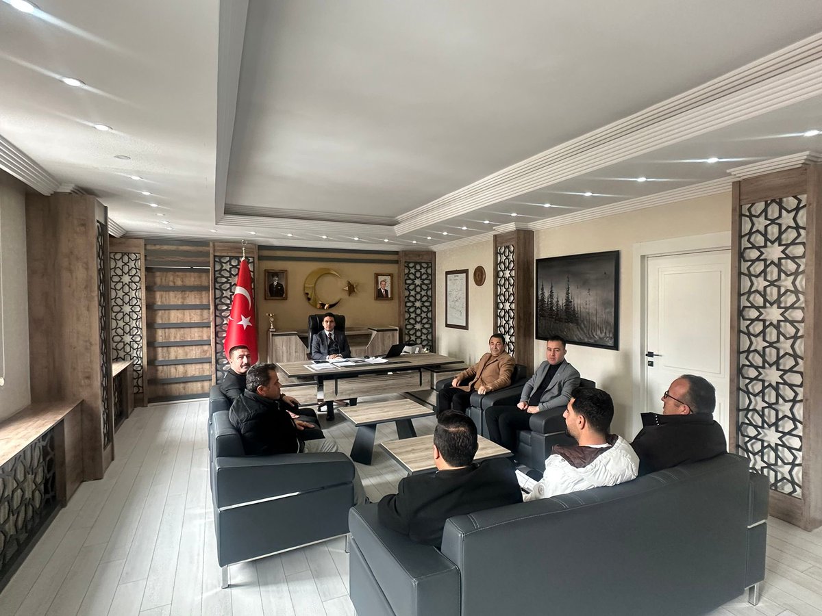 Her Zaman Gönlü ve Kapısı Şehit ve Gazi Ailelerimize Güvenlik korucularımıza  Açık Olan Şehit Ailelerimizin Dertleriyle Hemhal Olan, Vatan sever Çatak Kaymakamımız  Sayın Kadir KILIÇ Kaymakamızı Makamında Ziyaret Ettik  ve Güvenlik korucularımıza Şehit ve Gazi Ailelerimize