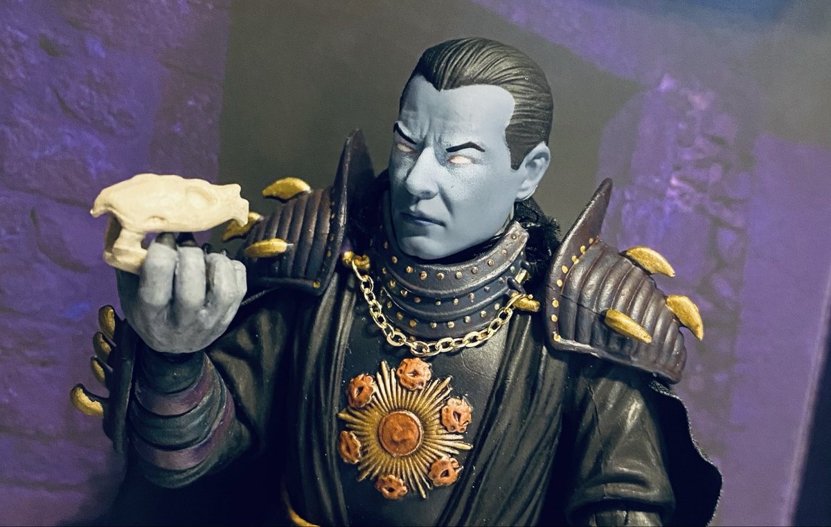 offensiveheel's tweet photo. This #NECA Shredder Dracula, definitely deserves a photo shoot. #TMNT #Shredder #Dracula https://t.co/b2A8JjUxYt
