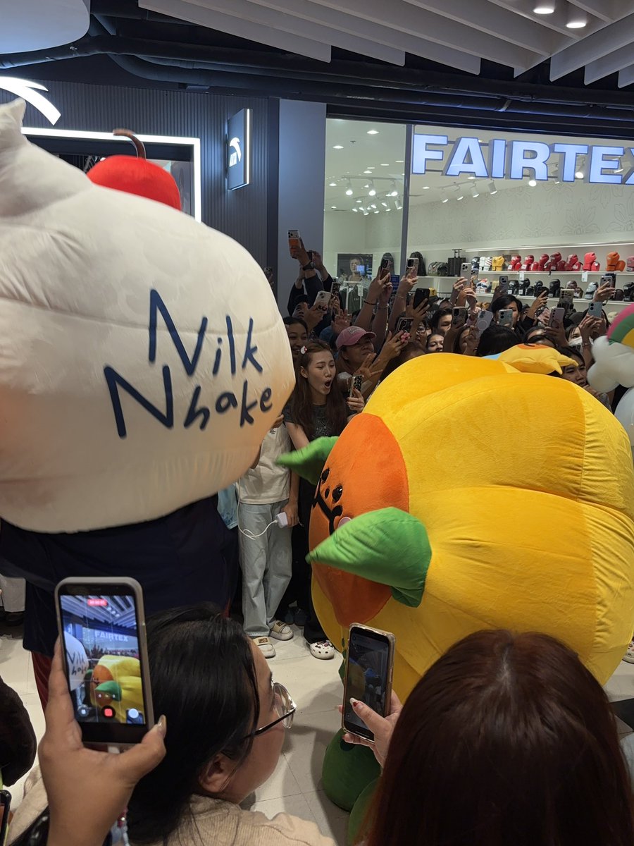 จุงดังมีโอกาสจะแบ่งส่วนสูงให้ใจดีมั้ย💛
#THEMALLLIFESTORESUMMERCATION